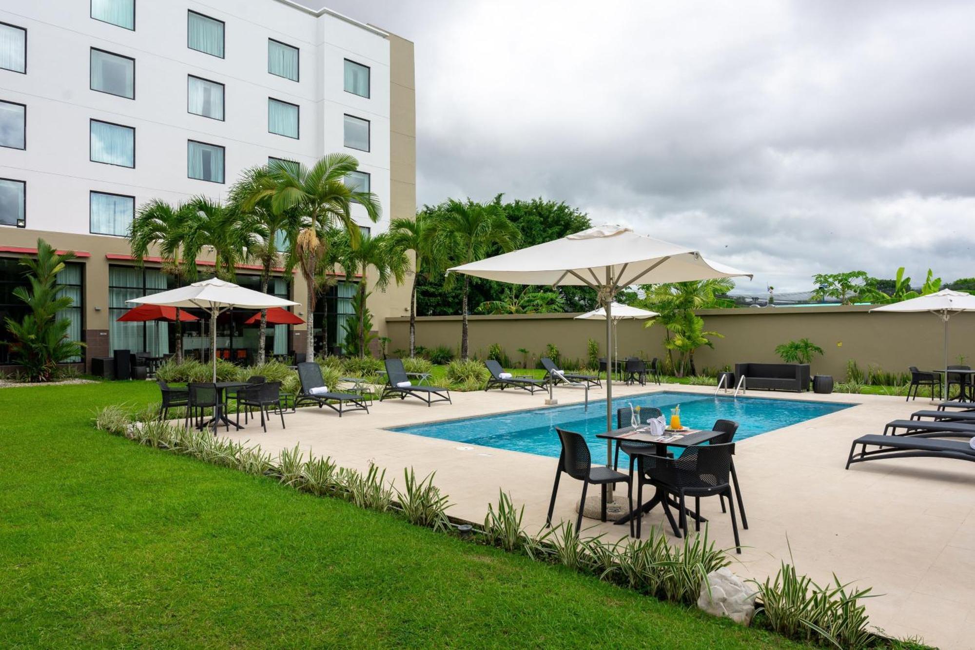 Courtyard By Marriott Panama Metromall Tocumen Exterior foto