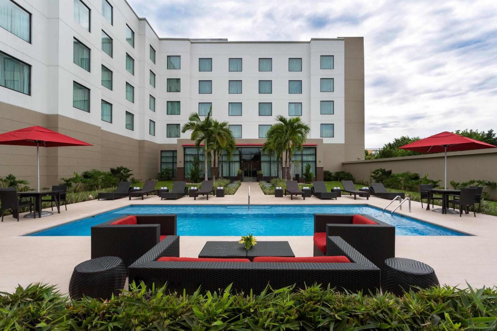 Courtyard By Marriott Panama Metromall Tocumen Exterior foto