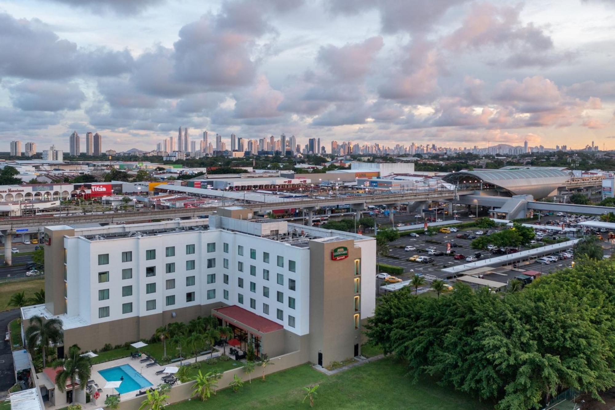 Courtyard By Marriott Panama Metromall Tocumen Exterior foto